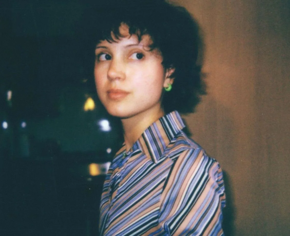 Liana Flores — background image