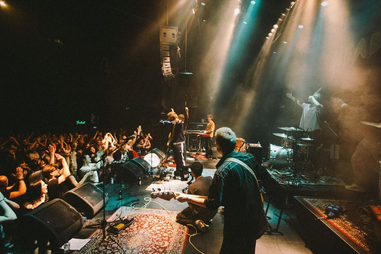 Live@Dox: Headfirst · Nieuwe Luxor Theater, Rotterdam · vr 16 okt 2026