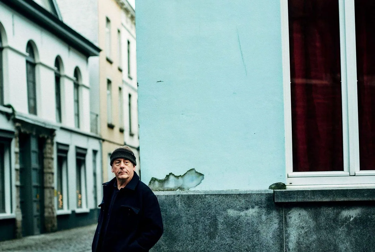 Luka Bloom — background image