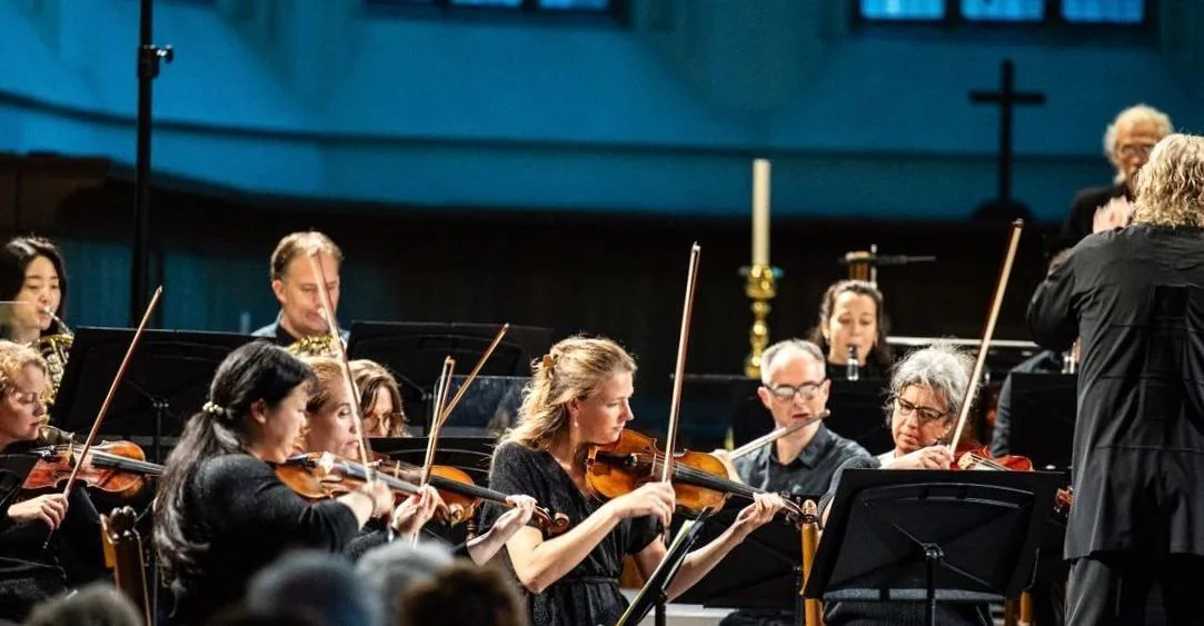 Mahler & Beethoven met Akiko Suwanai — achtergrondafbeelding