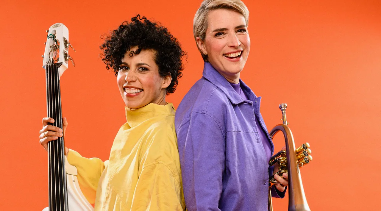 Maite Hontelé & La Novia — background image
