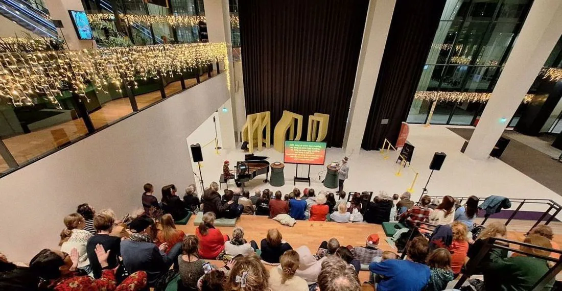 Meet4Music Kerst Sing Along - Samen kerstliedjes zingen! — achtergrondafbeelding
