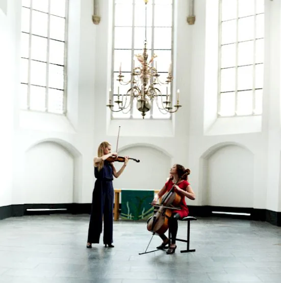 Merel Vercammen & Maya Fridman — achtergrondafbeelding