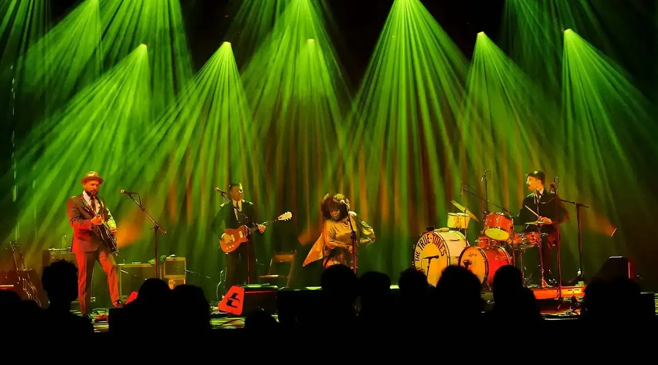 MICHELLE DAVID & THE TRUE-TONES, een opmaat naar de Kerstdagen · Keyserkerk, Middenbeemster · zo 20 dec 2026