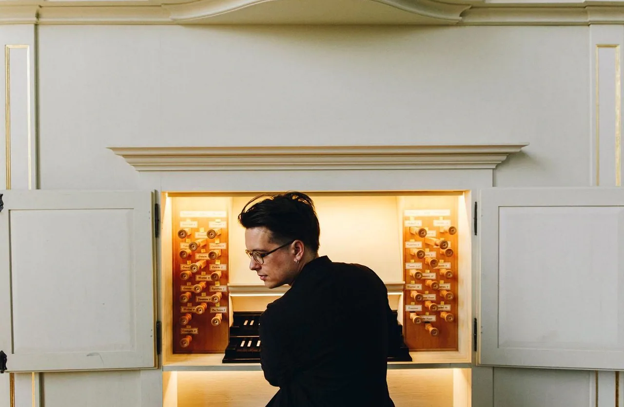 Min Of Meer Minimal: Sander de Keere speelt the Manual Stop - concert met gratis lunch vooraf — achtergrondafbeelding