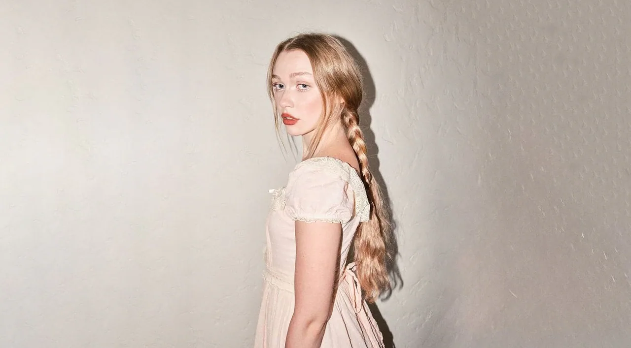 Mollie Elizabeth · Melkweg, Amsterdam · Sun, 15 Nov 2026