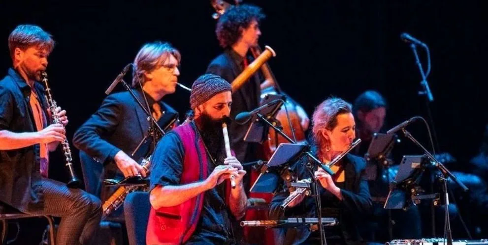 Nederlands Blazers Ensemble - Verlangen en werkelijkheid – de zoektocht van Strauss & Schönberg — achtergrondafbeelding