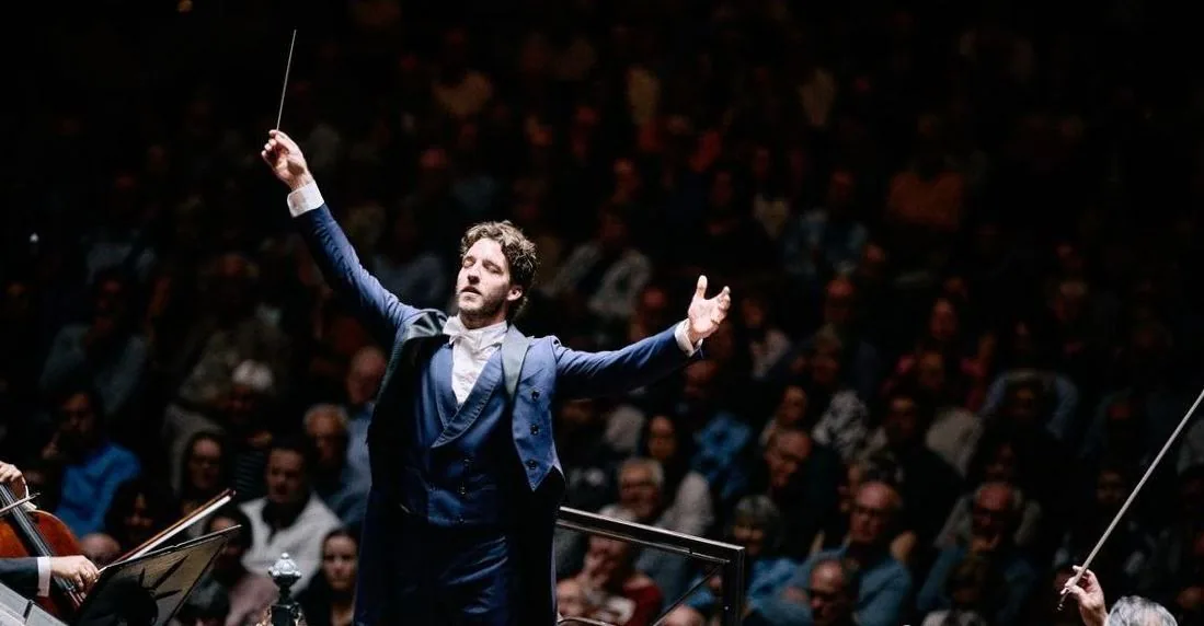 Nederlands Philharmonisch Orkest o.l.v. Lorenzo Viotti — achtergrondafbeelding