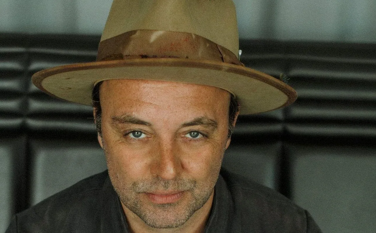 Niels Geusebroek sings Coldplay · MEZZ, Breda · zo 20 dec 2026