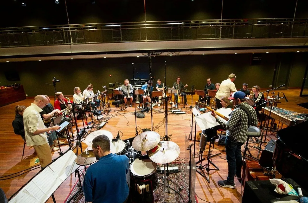 Nu Art Orchestra & Anna Webber (CA) — achtergrondafbeelding