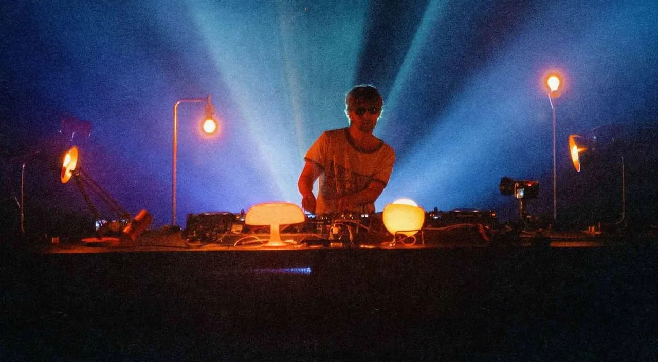 Oskar Med K — background image
