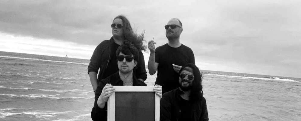 Paardcafé: Sea Foam Grey + Talks Make Do + The Dark Wave — achtergrondafbeelding