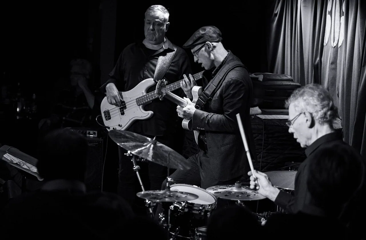 Pete Roth Trio — background image