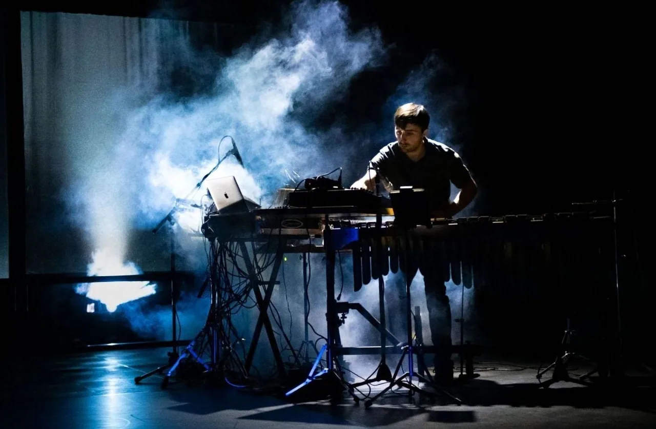 Philip Glass, Águas da Amazônia — achtergrondafbeelding
