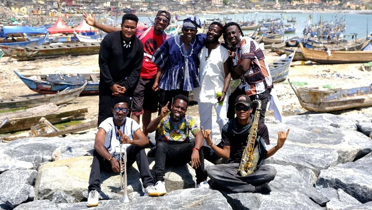 Rim Akandoh Jnr. & Amamere — background image