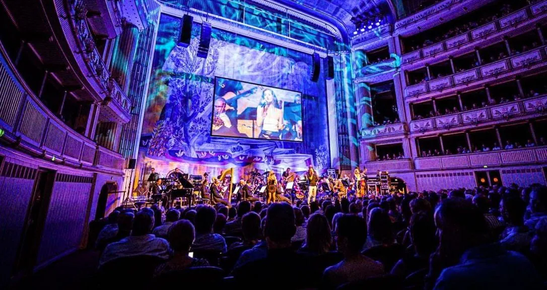 Rock The Opera — achtergrondafbeelding