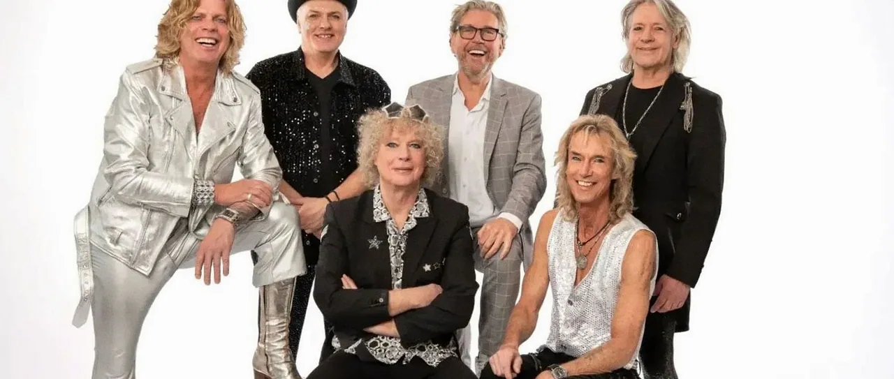 The Glamrocks — background image
