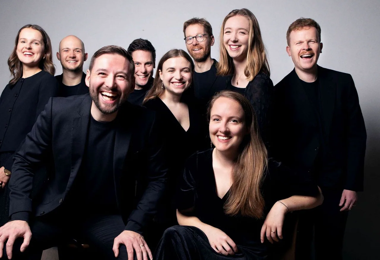 The Marian Consort — achtergrondafbeelding