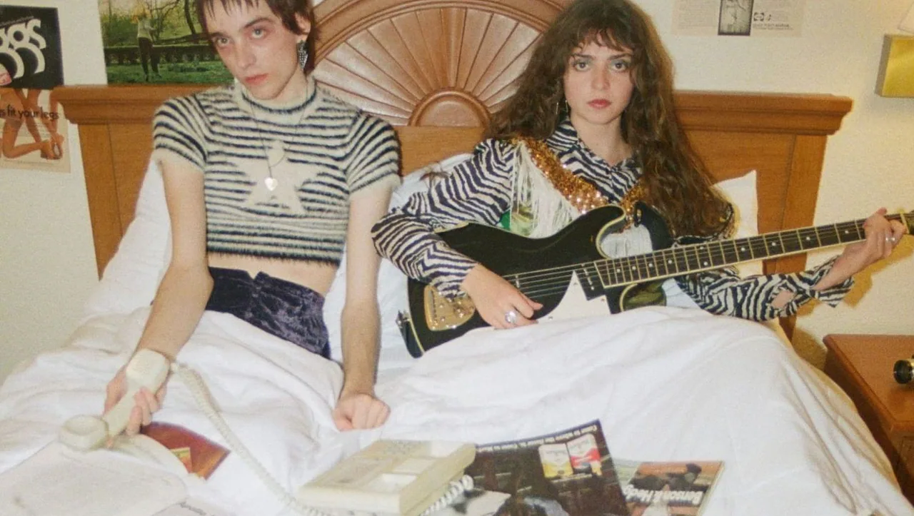 The Velveteers — achtergrondafbeelding