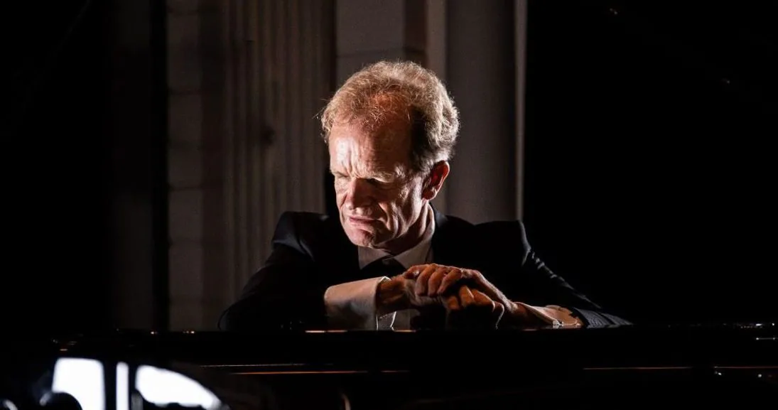 Thomas Oliemans, Cor Bakker, Bert van den Brink — achtergrondafbeelding
