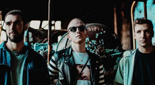 Two Door Cinema Club · 013, Tilburg · zo 31 jan 2027
