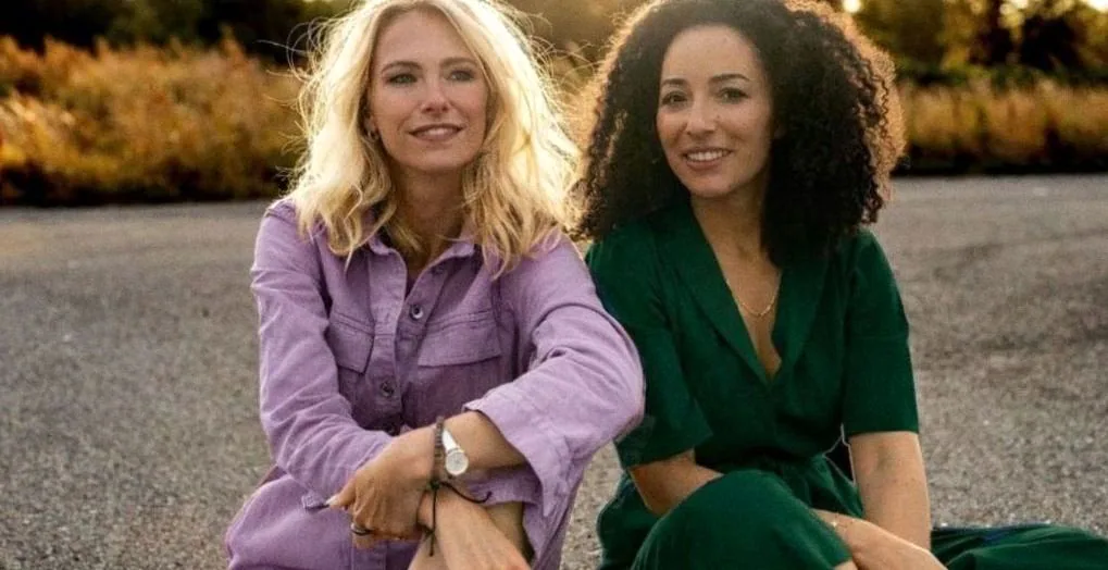 Van harte gecondoleerd - Ameline Ansu & Wendy Hoogendijk — achtergrondafbeelding