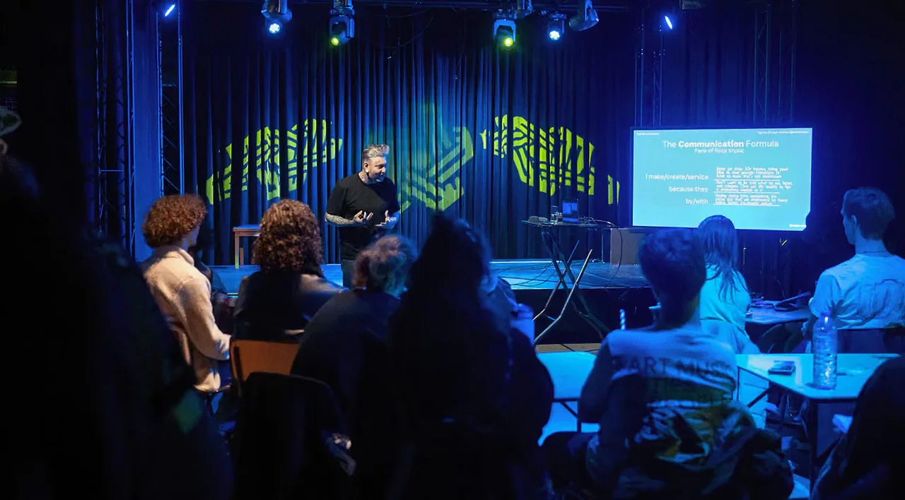Vraag de Pro: Label, Distributie & Alles Daartussenin — achtergrondafbeelding