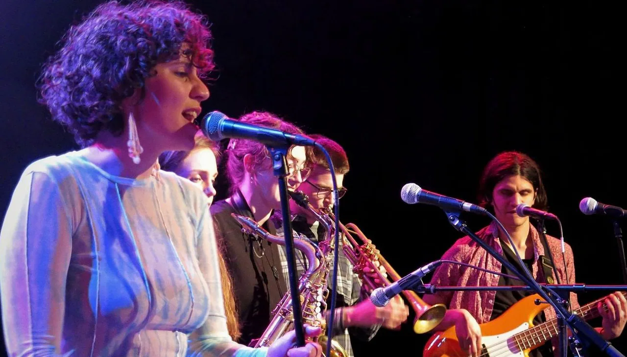 World Sessions: a New York salsa night — achtergrondafbeelding