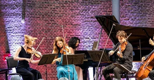 Zijn Dood, Hun Lente - \ · Theater De Veste, Delft · do 10 sep 2026