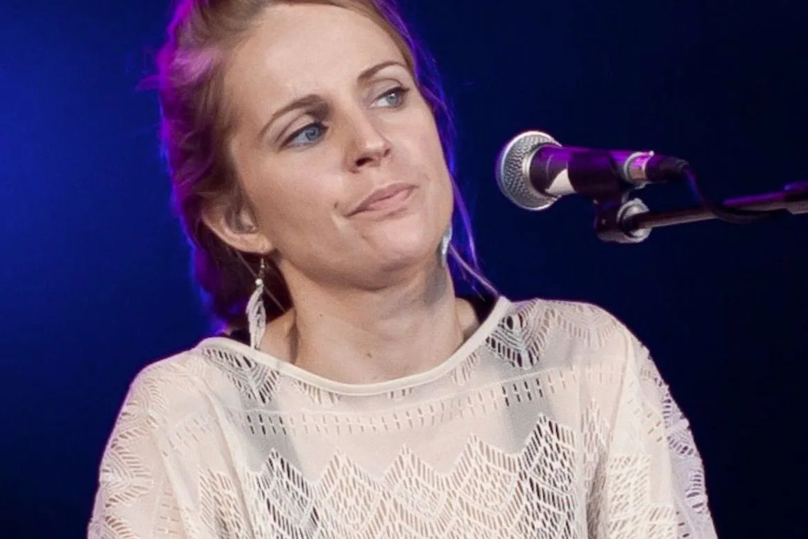 Agnes Obel keert terug met The Meaning Of Flowers, geïnspireerd door moederschap