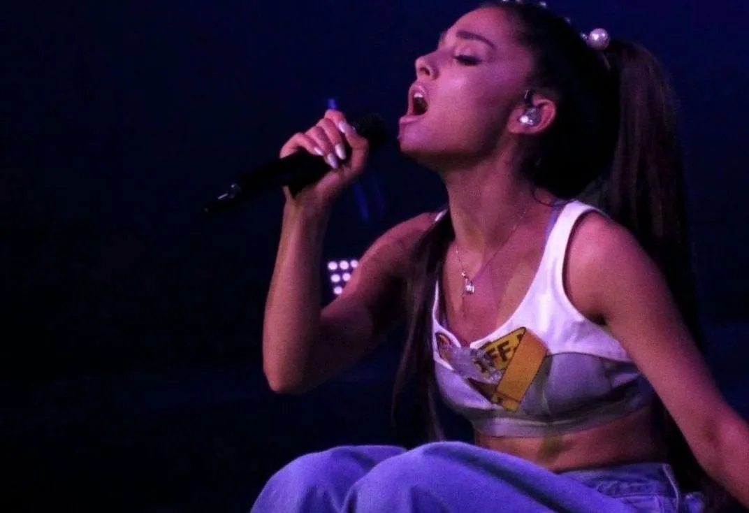 Ariana Grande spreekt fans toe in Chicago over geplande terugtrekking
