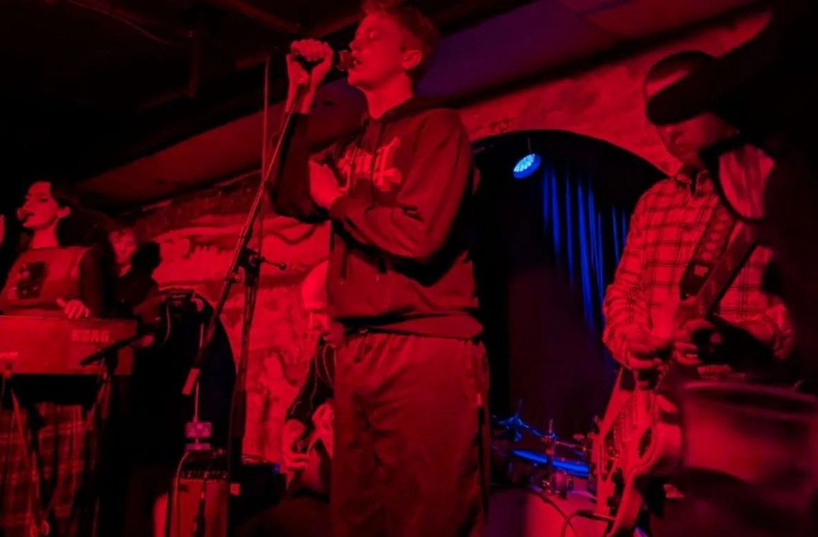 Blue Bendy kondigt tweede album aan na turbulente periode met alcoholisme en hiatus