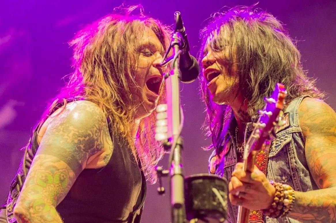 Buckcherry tourbus betrokken bij dodelijk verkeersongeluk in South Carolina