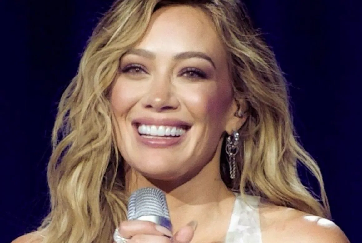 Hilary Duff keert na twintig jaar terug naar Nederland met The Lucky Me Tour