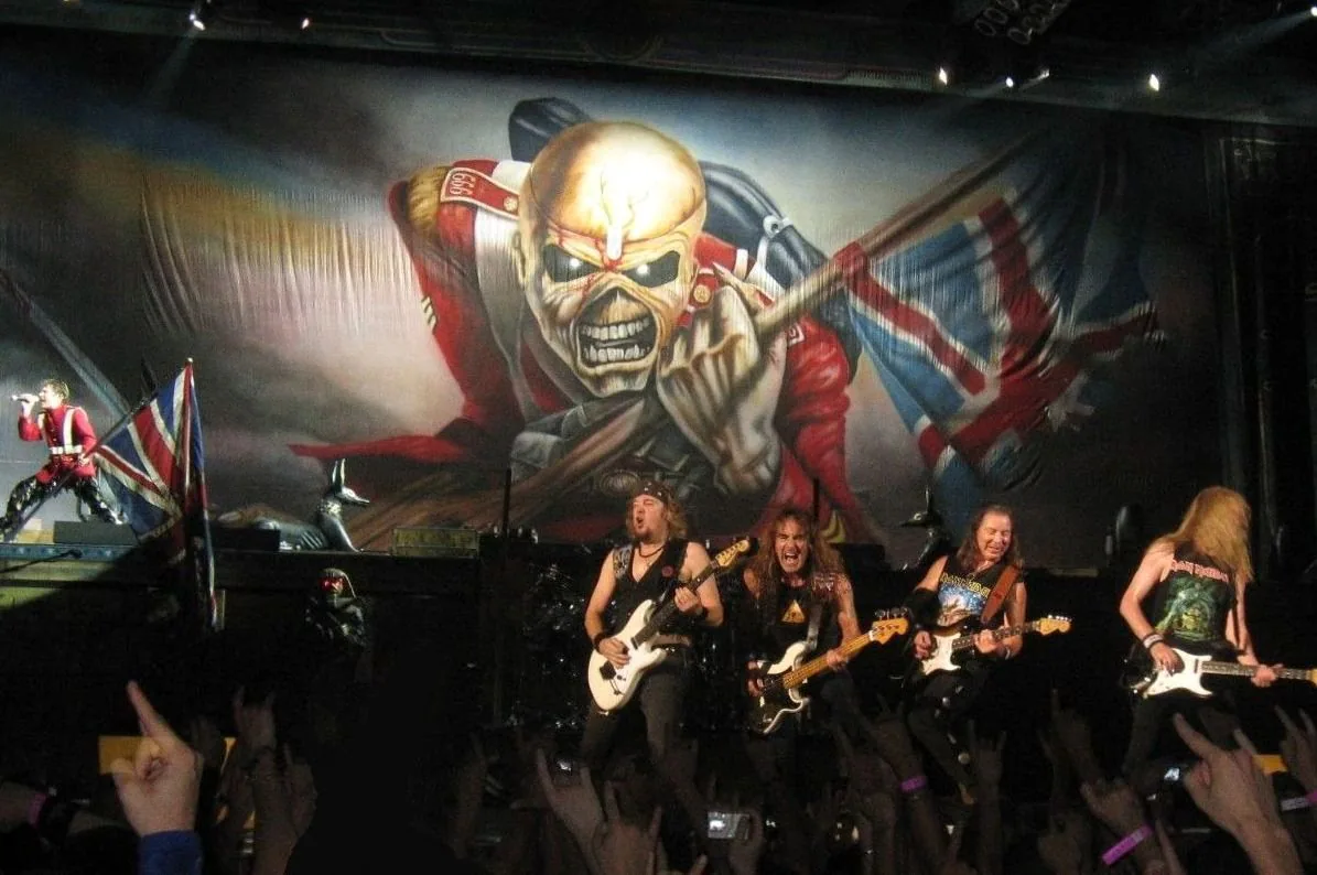 Iron Maiden opent Noord Amerikaanse tournee in Toronto met sneer naar Trump