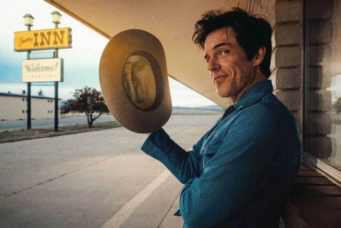 Killers frontman Brandon Flowers gaat country op soloalbum Thrasher