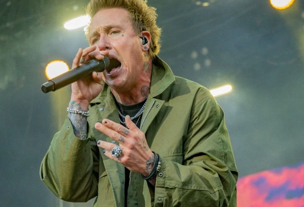 Papa Roach annuleert festivaloptreden na medisch noodgeval bassist