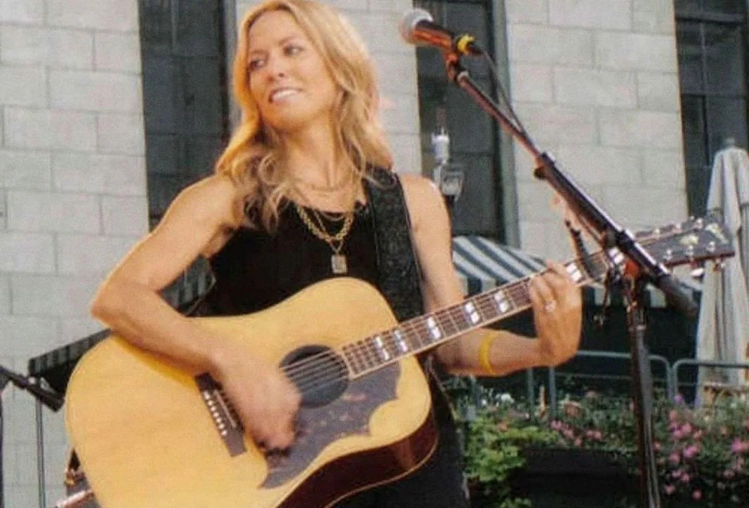 Sheryl Crow kondigt album Pick You Up aan met protestsingle Freedom Bus